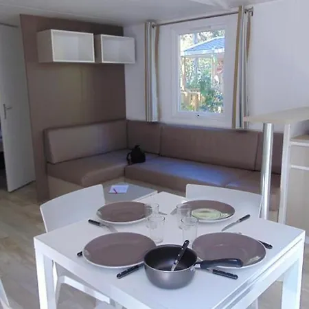 Mobil-home 10 Pers, 4 Ch, Terrasse - - Api-1-52-568 مكان تخييم Avrillé