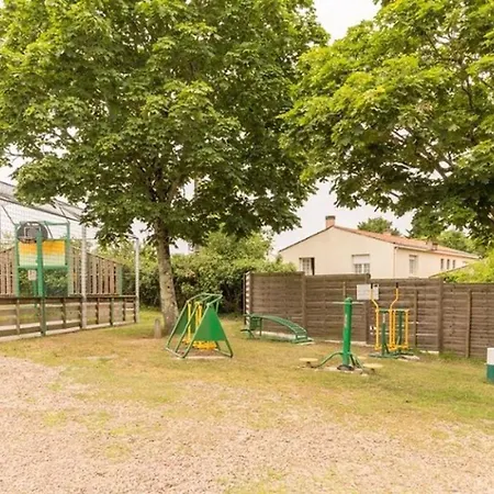 Kemping Mobil-home 10 Pers, 4 Ch, Terrasse - - Api-1-52-568 Avrillé