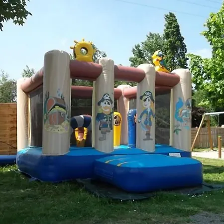 Camping Mobil-home 10 Pers, 4 Ch, Terrasse - - Api-1-52-568 *